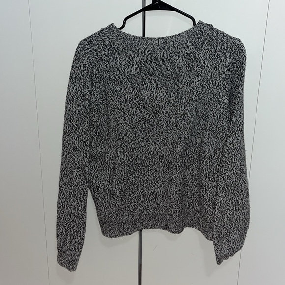 H&M DIVIDED WOMEN’S BLACK WHITE GRAY KNIT SWEATER SIZE MEDIUM - Picture 2 of 6